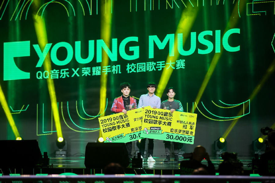 于文文、陈鸿宇携BOB半岛手众艺人助力QQ音乐YOUNG MUSIC校园歌手大赛(图4)