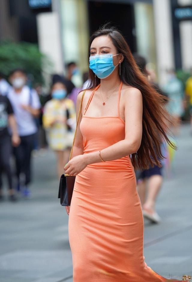 穿“无痕”瑜伽裤的女神让造型远离俗套感超级BOB半岛吸睛(图1)