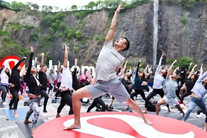 女性健身穿搭也“内卷”她们还能BOB半岛买出中国的“Lululemon”吗？(图4)