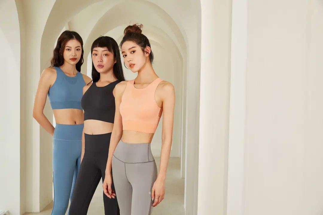 Lululemon：BOB半岛中国官方网站打不赢平替割不动男人(图2)