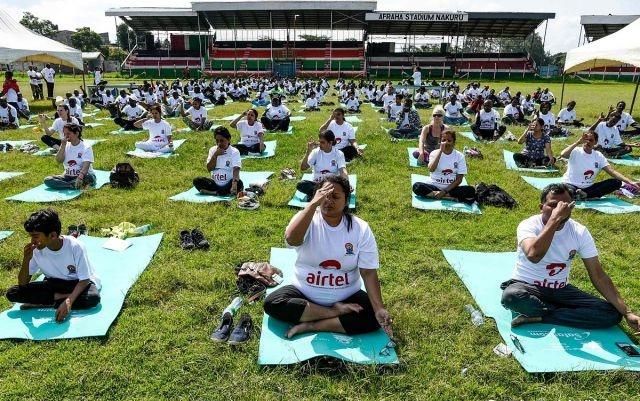 世界各地民众齐刷刷练“瑜伽”迎BOB半岛接第五个国际瑜伽日场面壮观(图4)