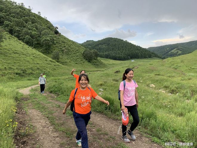 健身规律大揭秘：大量重复单一BOB半岛中国官方网站的动作会带来运动损伤！(图1)