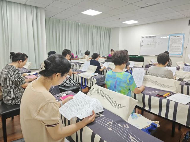 课程BOB半岛中国官方网站丰富！金牛区老年开放大学开学啦(图2)